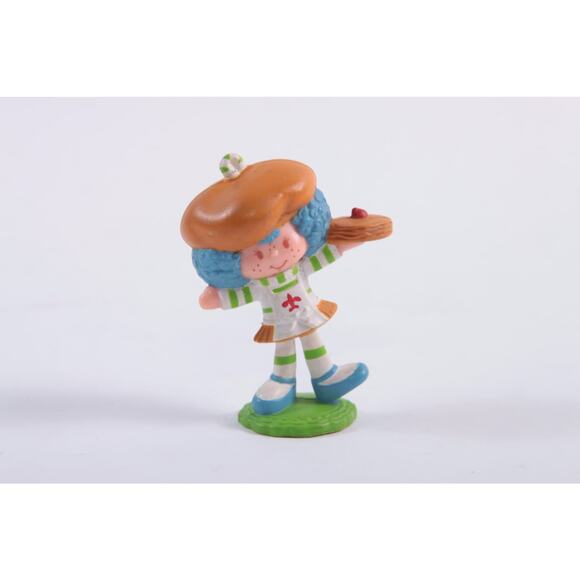 Vintage Strawberry Shortcake - Crepe Suzette Holding Crepe, PVC, Miniature - 198 - Picture 1 of 2